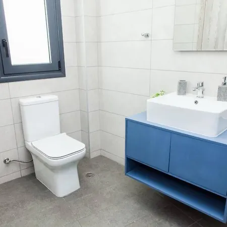 D Spacious Brand New Studio Ideal For 2 D *