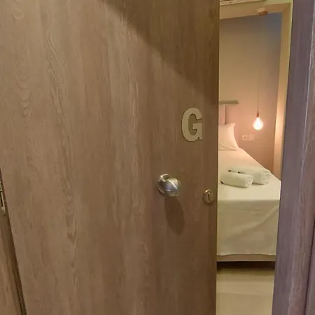 D Spacious Brand New Studio Ideal For 2 D דירה *