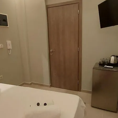 D Spacious Brand New Studio Ideal For 2 D *